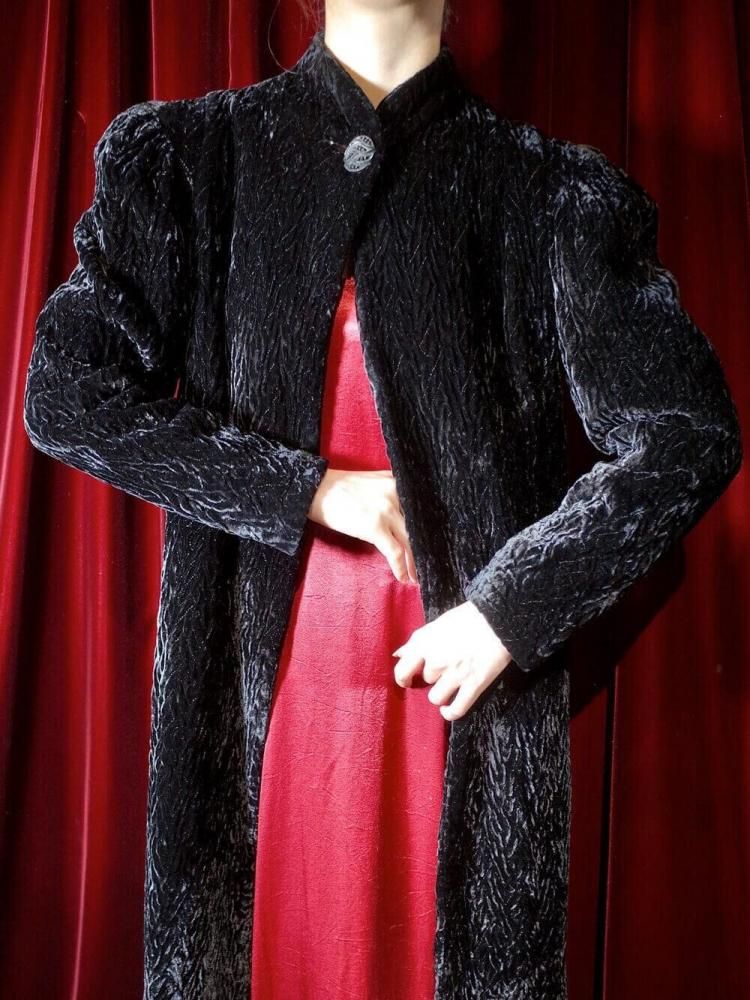 c.1950s Geometric Embroidery Black Silk Velvet Jacket