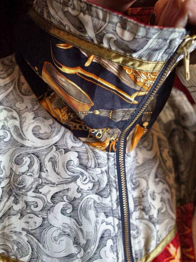 Scarf Arabesque Switch Nylon Blouson