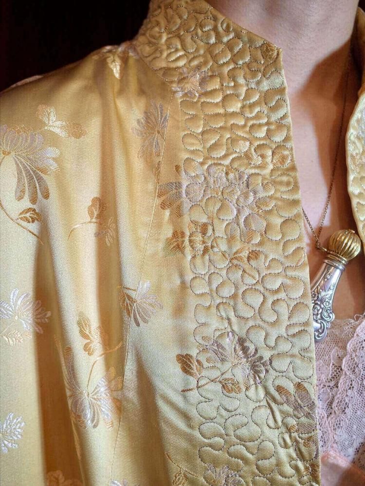 "Embroidery & Tassel" Jacquard China Gown Jacket