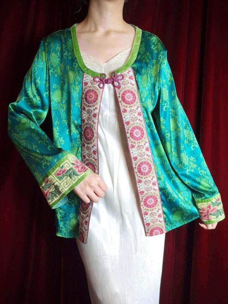 Oriental Embroidery China Gown