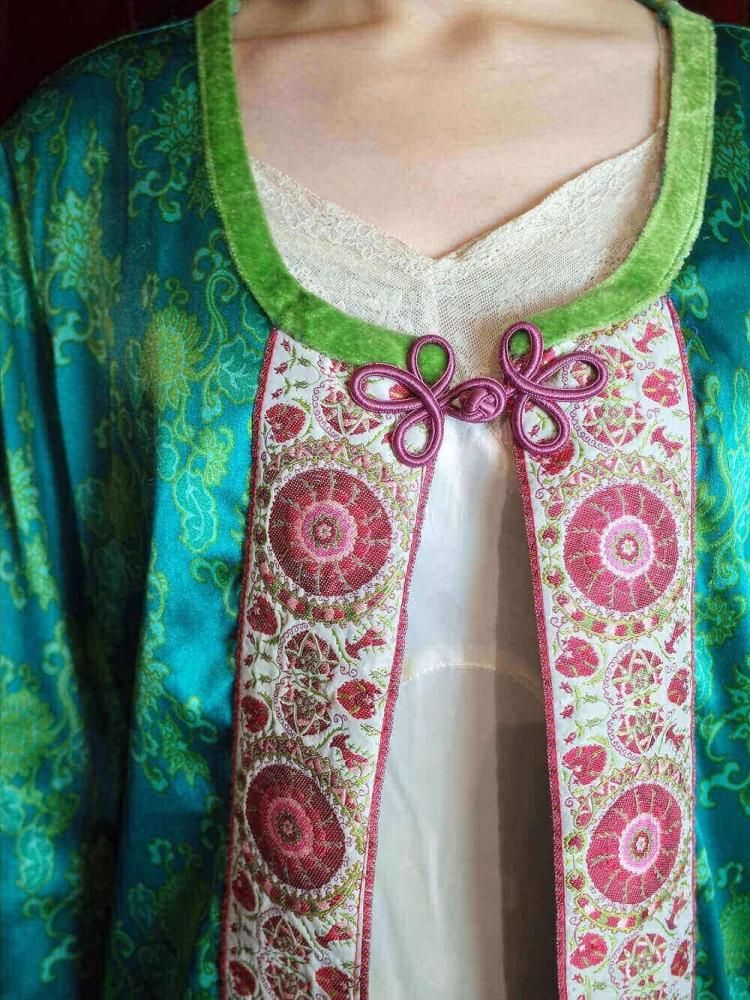 Oriental Embroidery China Gown