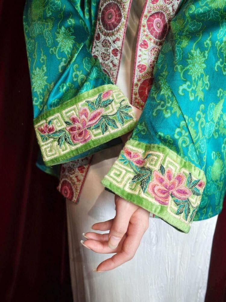 Oriental Embroidery China Gown