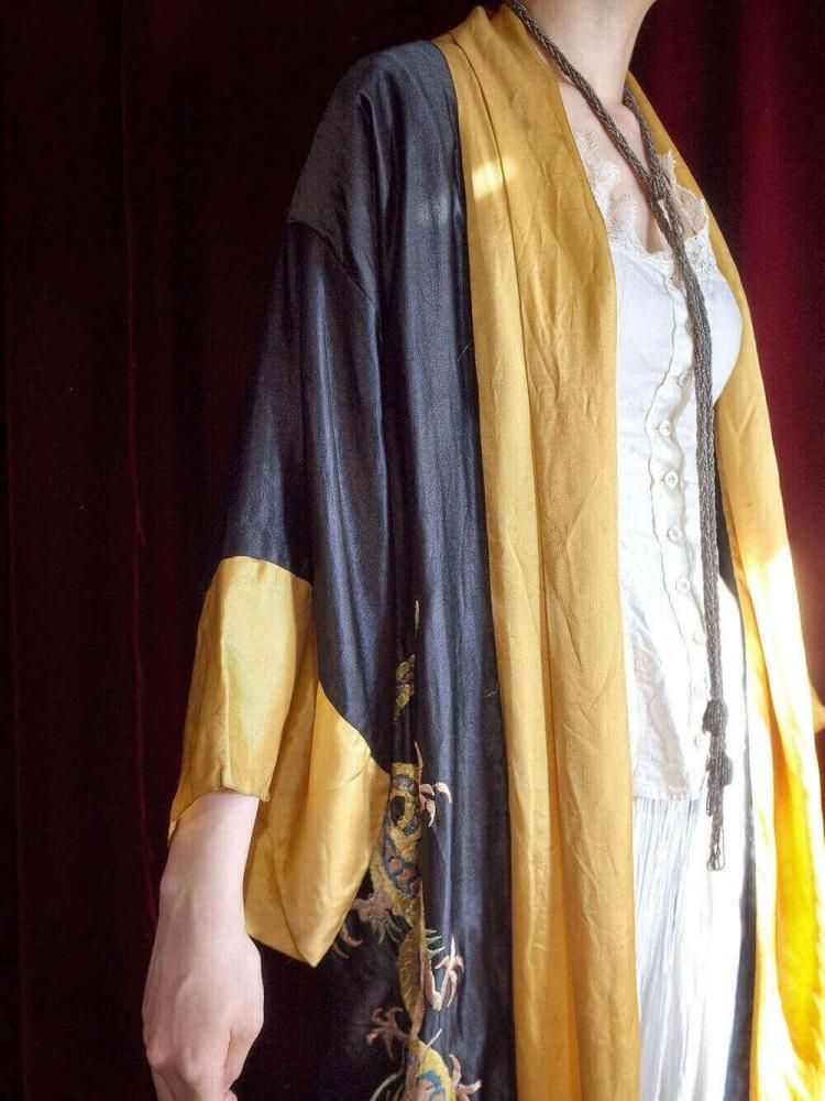 c.1950s Oriental Four Dragons Embroidery Gown