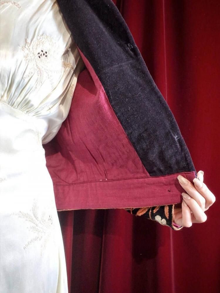 c.1950s Rare Suzani Embroidery Velvet Short Jacket