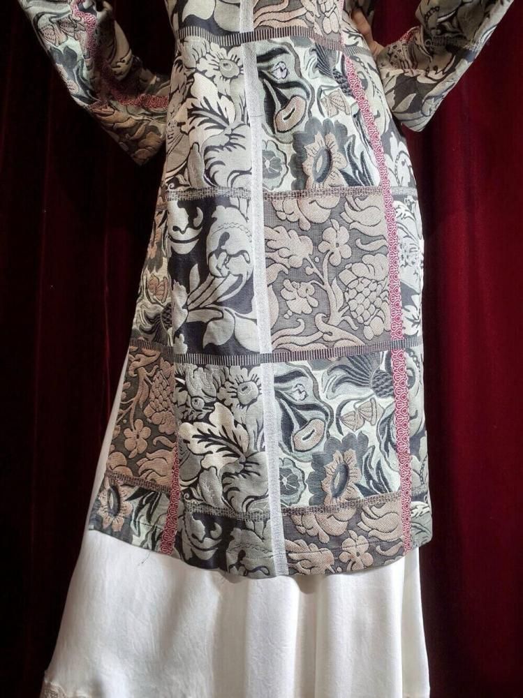 Oriental Jacquard China Button Gown