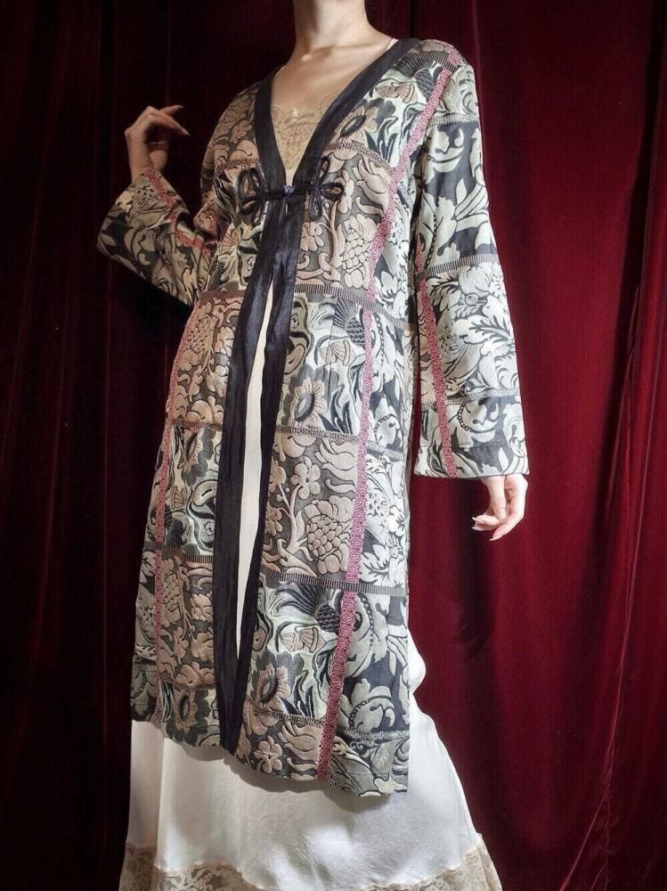 Oriental Jacquard China Button Gown