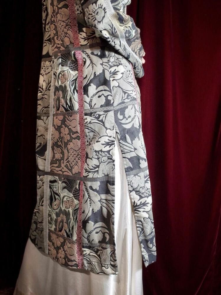 Oriental Jacquard China Button Gown