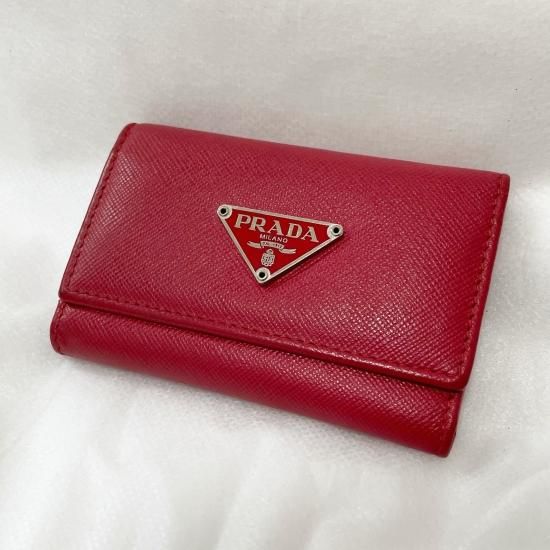 PRADA　6連　キーケース　新品　付属品ありブラックにゴールドロゴ