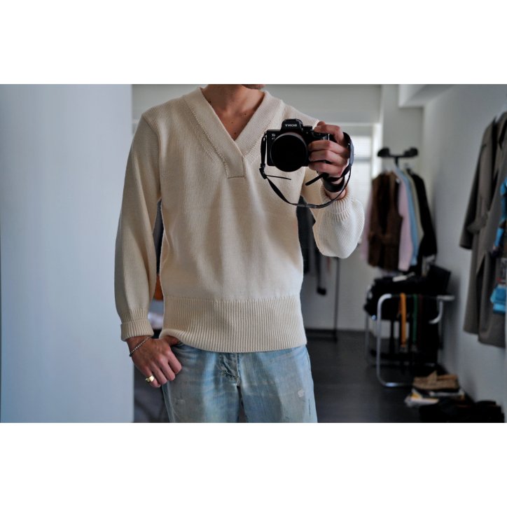 MEIAS / メイアス】【23AW】HARD WOOL LETTERD V NECK PULL OVER OFF