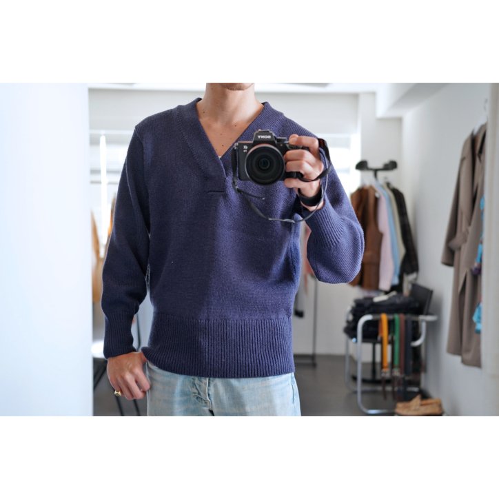 MEIAS / メイアス】【23AW】HARD WOOL LETTERD V NECK PULL OVER OFF