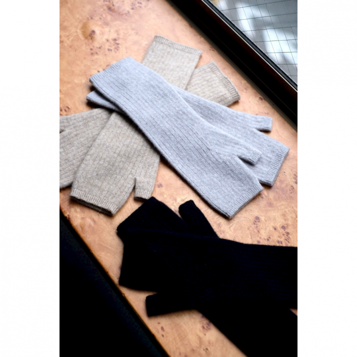 Olde H & Daughter】AGED CASHMERE GROVE FEATHER