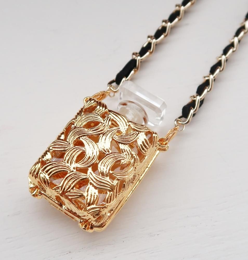 CHANEL vintage （シャネル　ヴィンテージ）PERFUME BOTTLE NECKLESS 香水瓶 レザーチェーン ネックレス　NO.5  - vintage & select shop The Delight shop