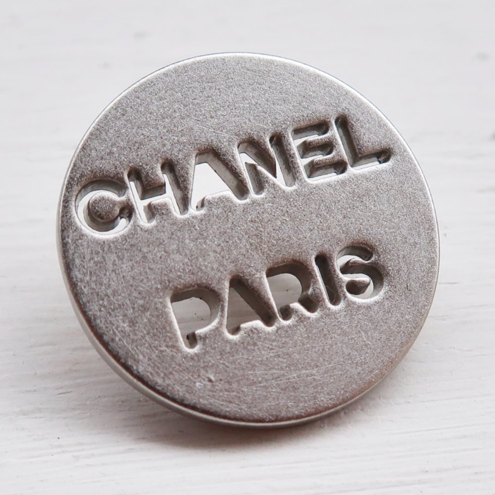 1039 CHANEL（ヴィンテージ シャネル） CHANEL PARIS くり抜き ボタン 