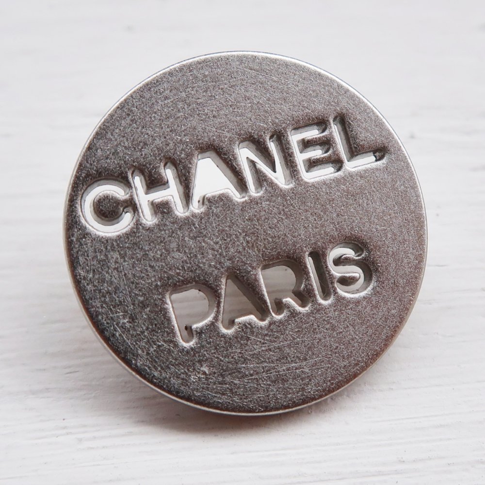 1039 CHANEL（ヴィンテージ　シャネル） CHANEL PARIS くり抜き　ボタン　シルバー - vintage & select shop  The Delight shop