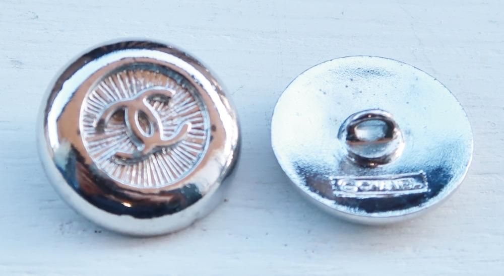 CHANEL ヴィンテージボタン　アイボリー シャネル CHANEL ヴィンテージ ボタン ピアス キルティング