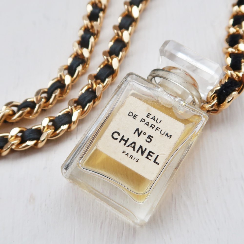 CHANEL vintage （シャネル　ヴィンテージ）PERFUME BOTTLE NECKLESS 香水瓶 レザーチェーン ネックレス　NO.5  - vintage & select shop The Delight shop