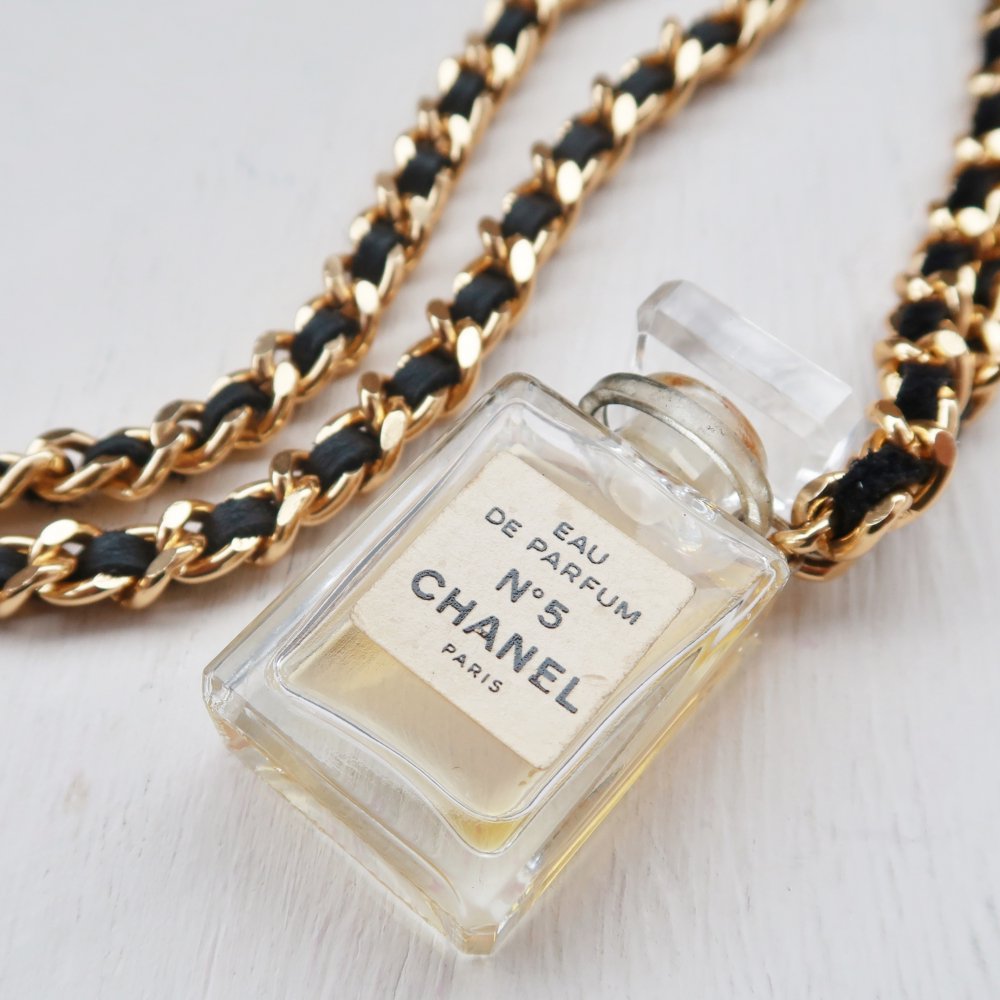 CHANEL vintage （シャネル　ヴィンテージ）PERFUME BOTTLE NECKLESS 香水瓶 レザーチェーン ネックレス　NO.5  - vintage & select shop The Delight shop