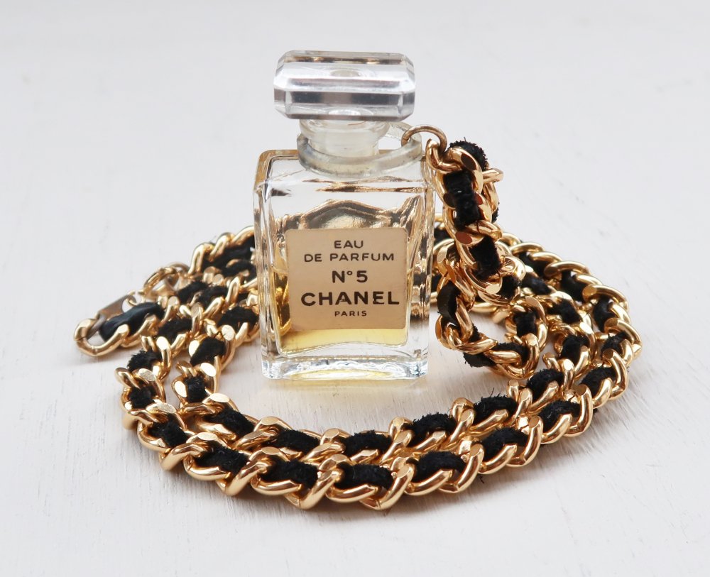 CHANEL vintage （シャネル　ヴィンテージ）PERFUME BOTTLE NECKLESS 香水瓶 レザーチェーン ネックレス　NO.5  - vintage & select shop The Delight shop