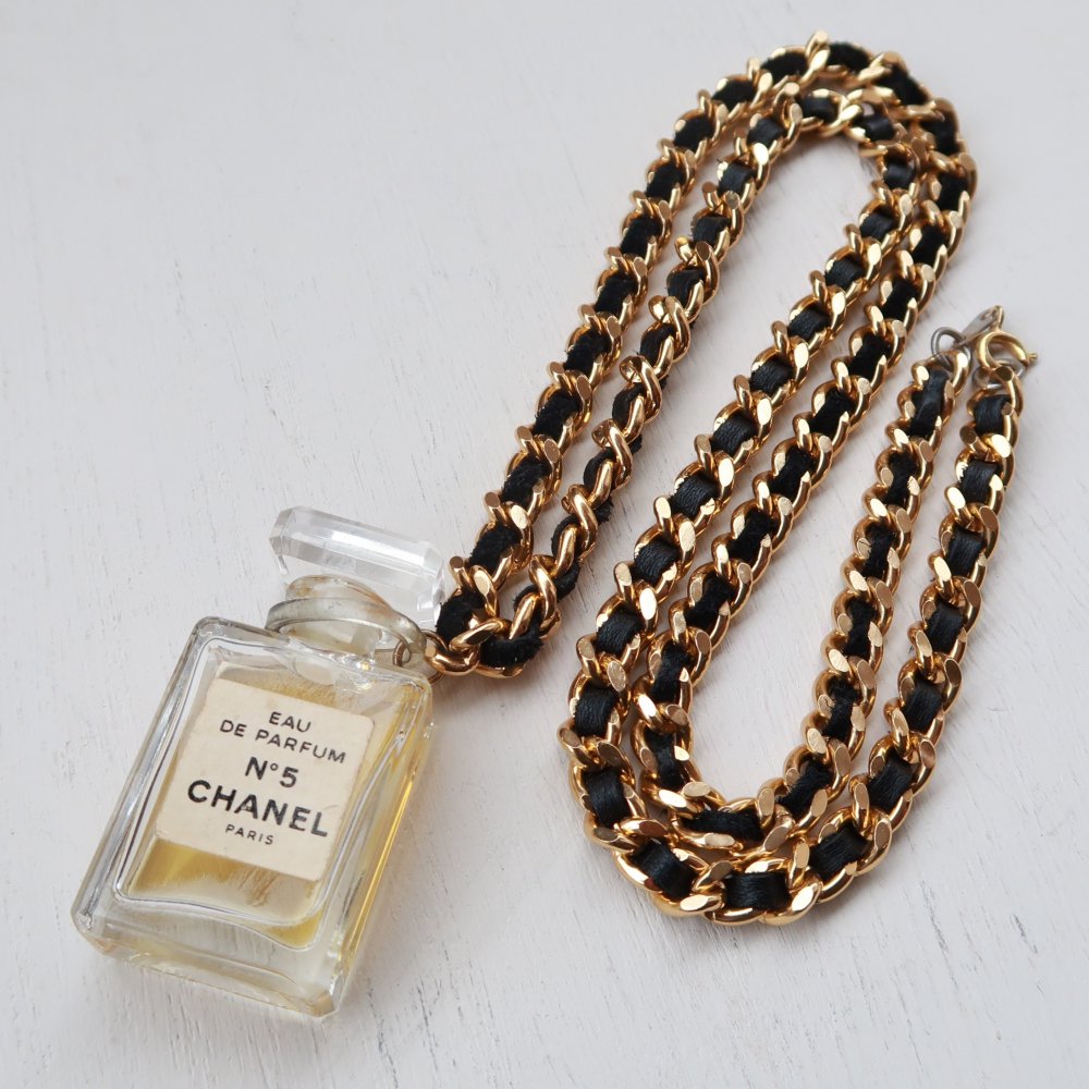 CHANEL vintage （シャネル　ヴィンテージ）PERFUME BOTTLE NECKLESS 香水瓶 レザーチェーン ネックレス　NO.5  - vintage & select shop The Delight shop