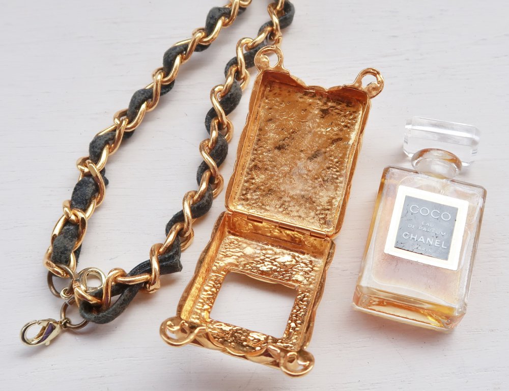 CHANEL vintage （シャネル　ヴィンテージ）MATERASSE PERFUME BOTTLE NECKLESS マトラッセ 香水瓶  レザーチェーン ネックレス　COCO - vintage & select shop The Delight shop