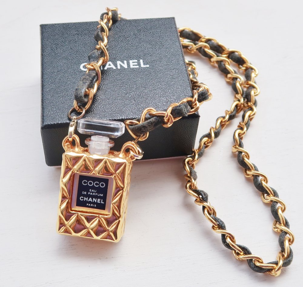 CHANEL vintage （シャネル　ヴィンテージ）MATERASSE PERFUME BOTTLE NECKLESS マトラッセ 香水瓶  レザーチェーン ネックレス　COCO - vintage & select shop The Delight shop