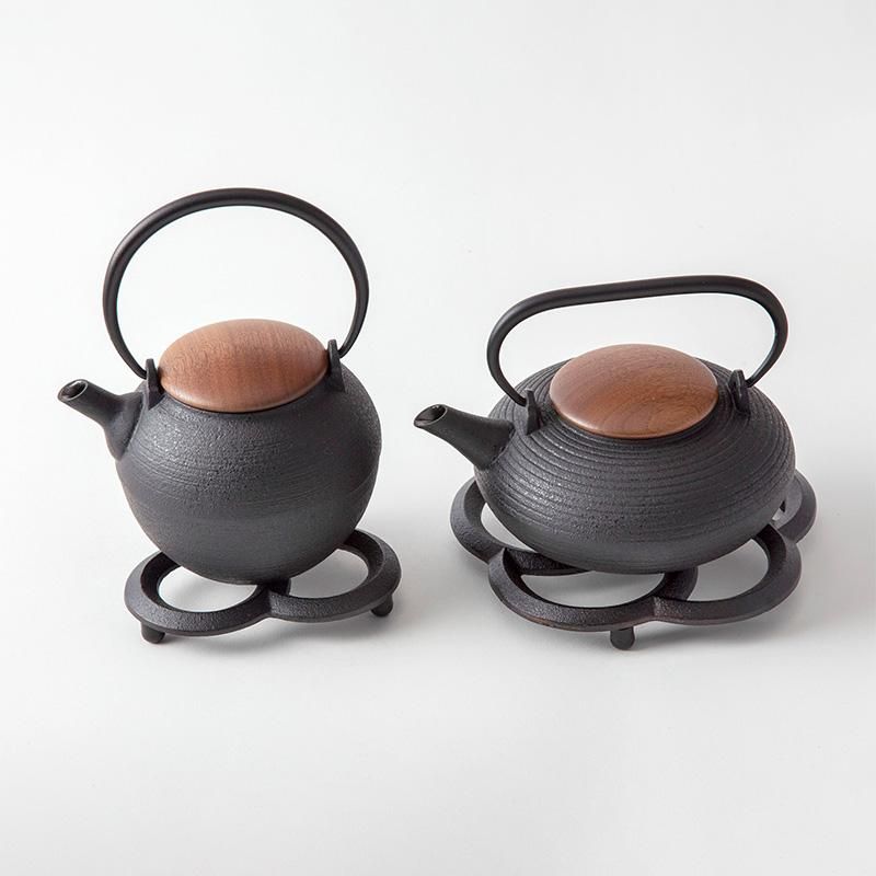 山形鋳物 ティポット（木蓋）ヒキメ - いい日になりますように