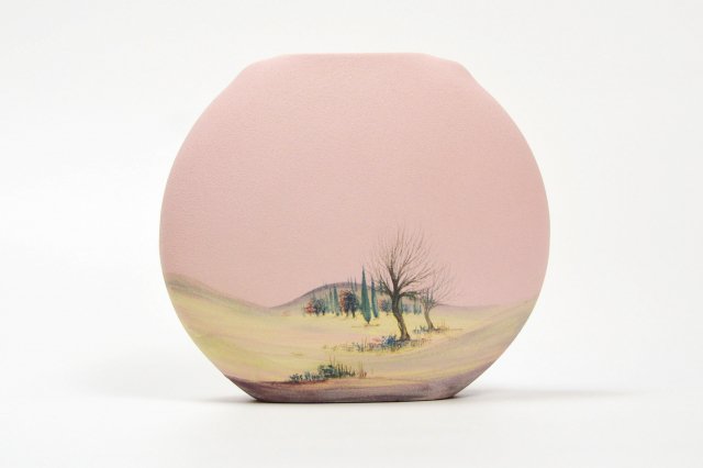 GIR704【一点物の手描き陶磁器】イラン南部の砂漠の風景（ピンク）