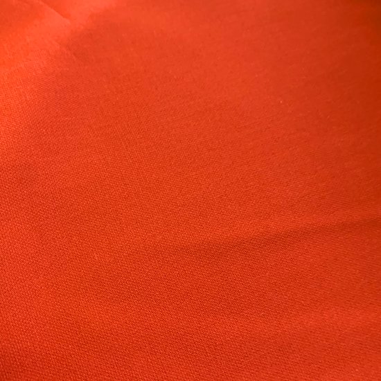 イタリア製の赤い綿100%生地