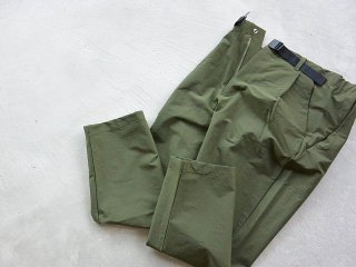 GOLDWIN ゴールドウィン / One Tuck Tapered Stretch Twill Pants olive green