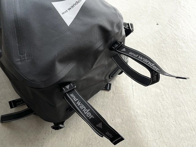 and wander アンド ワンダー / waterproof daypack black - SALT