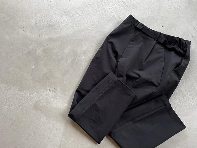 GOLDWIN ゴールドウィン / One Tuck Tapered Stretch Pants BK - SALT