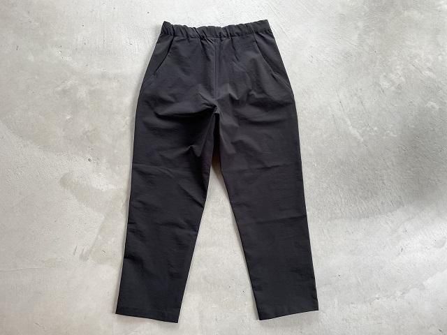 GOLDWIN ゴールドウィン / One Tuck Tapered Stretch Pants BK
