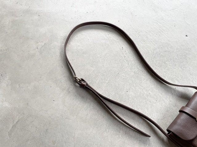 Mimi ミミ / WREN grainy walnut - SALT