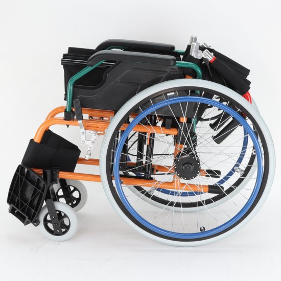 カドクラ自走式車椅子　スニーカー   カラフルでおしゃれよろしくお願いします