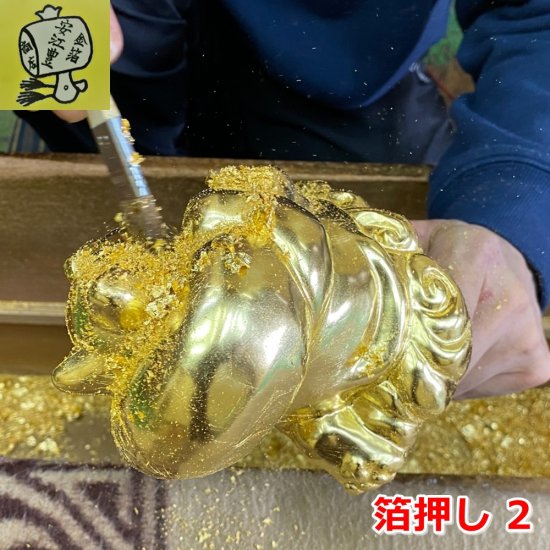 黄金の招き猫 (右手) 小判 2号 置物 九谷焼 招き猫 開店祝い 縁起置物 おしゃれ かわいい ギフト 贈り物 金箔 - 食用金箔・金粉 |  工芸用金箔・金粉 | 金沢金箔の通販専門店 | 安江豊商店