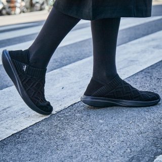 <img class='new_mark_img1' src='https://img.shop-pro.jp/img/new/icons15.gif' style='border:none;display:inline;margin:0px;padding:0px;width:auto;' /> M2600 SLIP ON M BLACK/BLACK
