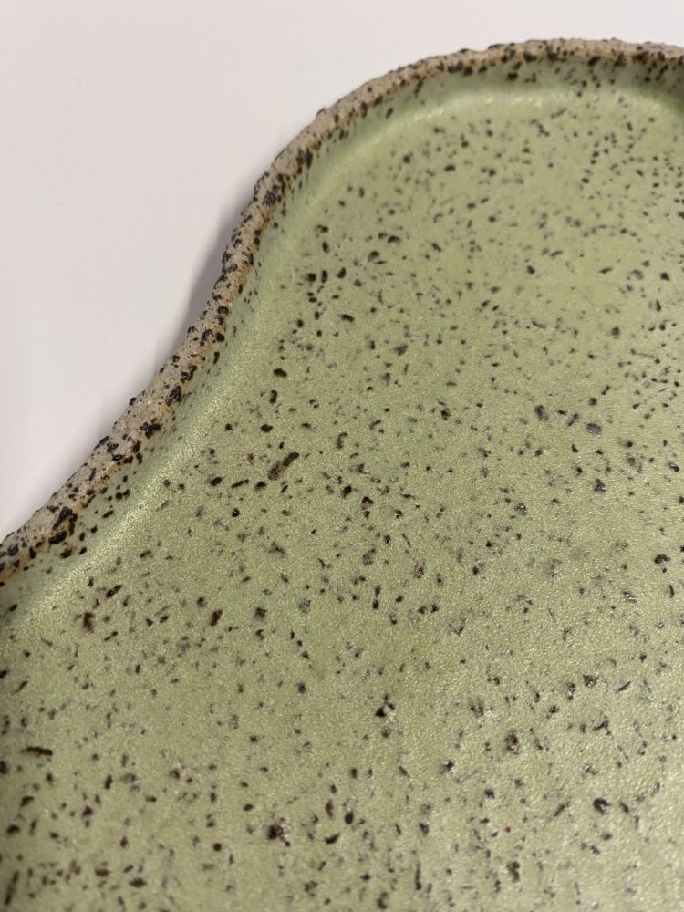 Puddle Plates : Stracciatella Clay/Matte Soft Lime Glaze -medium