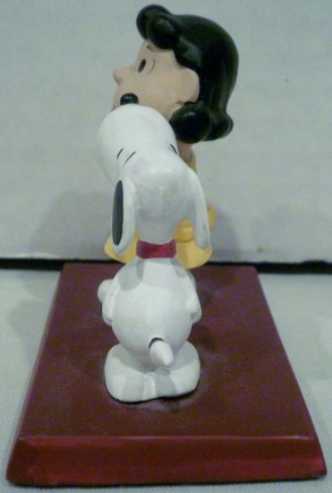 ピーナッツ（スヌーピー） ダンバリーミント フィギュア Snoopy’s Kiss 1994年 ルーシー、スヌーピーDanbury  Mintヴィンテージ Snoopy Peanuts