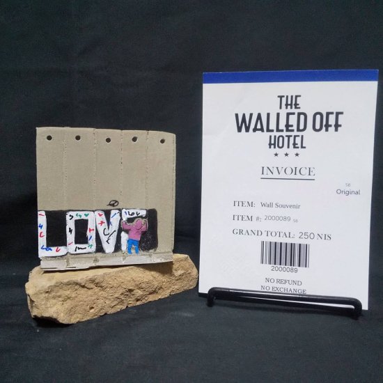 バンクシー THE WALLED OFF HOTEL 販売証明有り 限定品 Banksy ホテル Wall Sclpture レシート 置物 フィギュア