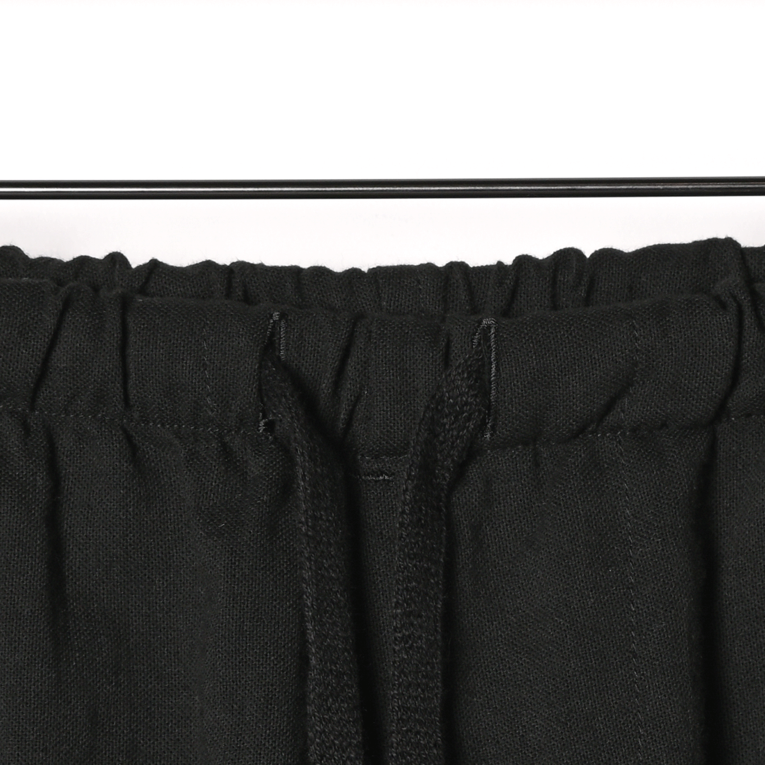 COMOLI | 空紡オックスドローストリングパンツ（black）- BARD