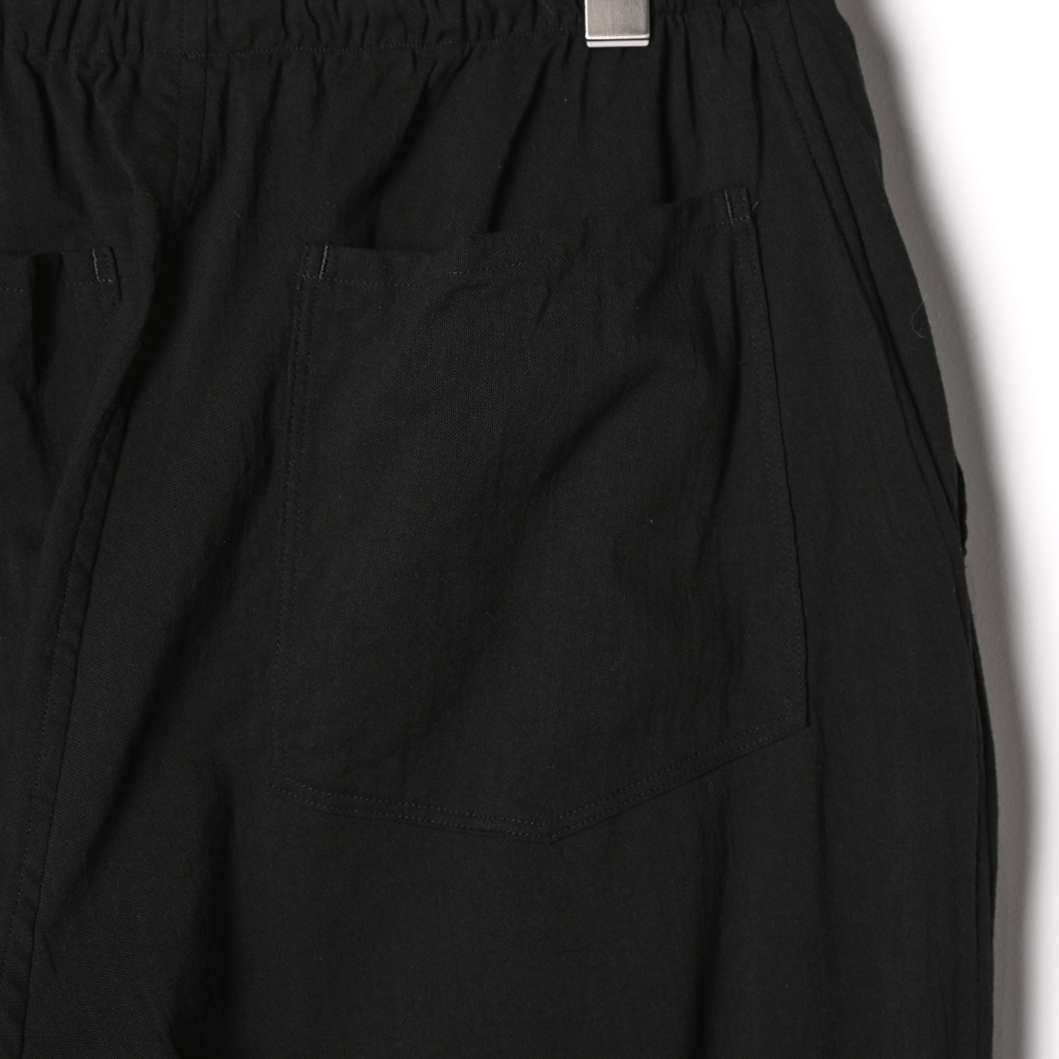 COMOLI | 空紡オックスドローストリングパンツ（black）- BARD