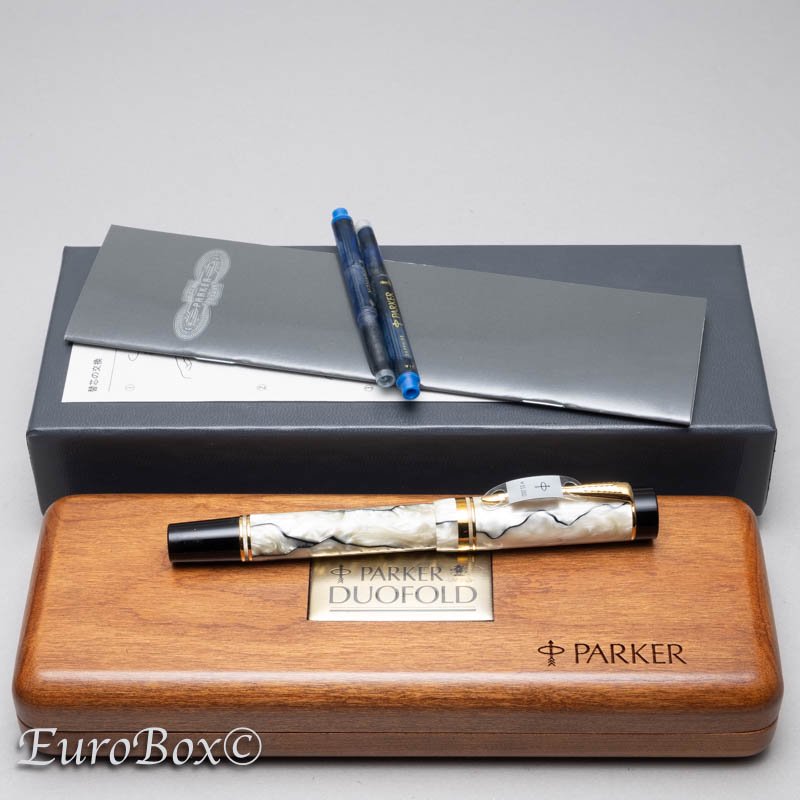 パーカー 万年筆 デュオフォールド センテニアル パール＆ブラック PARKER Duofold Centennial Pearl & Black -  Euro Box