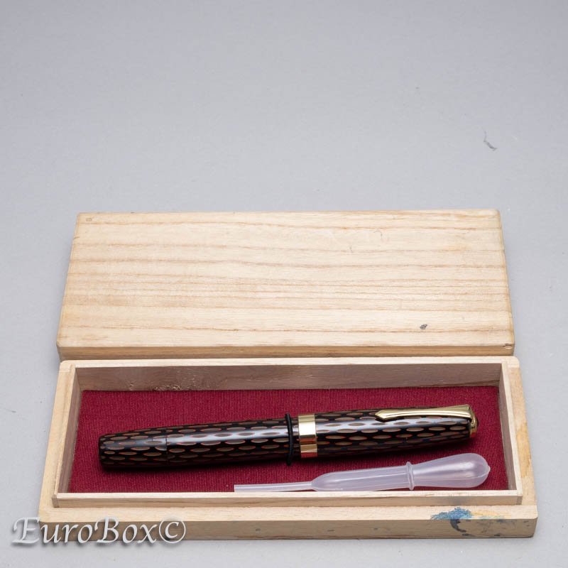 インキ止め式万年筆 鎌倉彫り 黒・赤 Kamakura-Bori Black & Red with Kabutogi Nib - ユーロボックス -  Euro Box