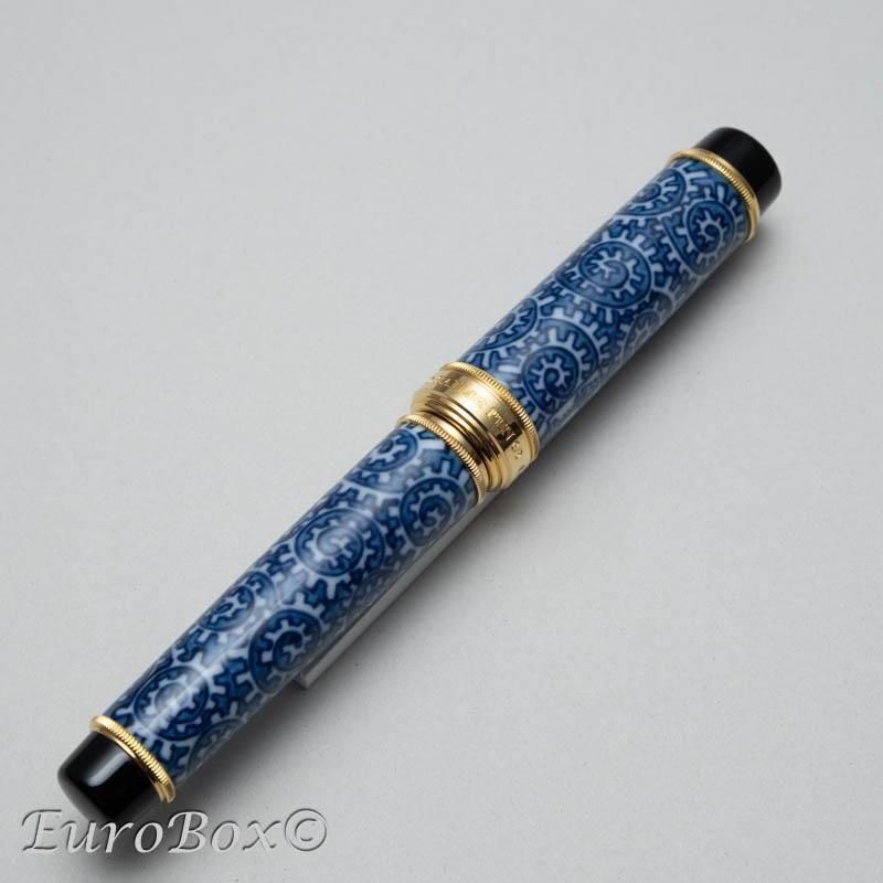 ❣️稀少 極美品❣️セーラー有田焼万年筆　染付章魚唐草濃（源右衛門窯）❣️ セーラー 万年筆 有田焼 染付章魚唐草濃 - Euro Box