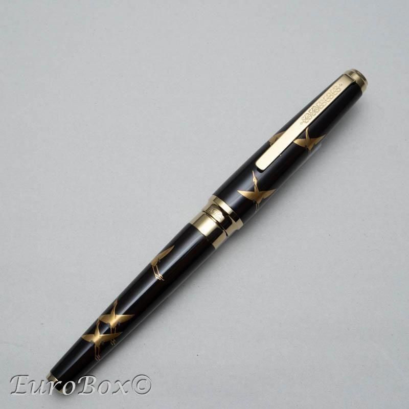 2167様感謝‼️JAPAN蒔絵鷹の羽家紋と蝶鳥花五段重二枚蓋と重ね盆二枚木箱入 2167様感謝‼️JAPAN蒔絵鷹の羽家紋と蝶鳥花五段重二枚蓋と重ね盆