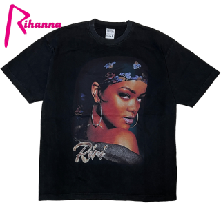 Rihanna "Riri" Vinatge Style T-Shirt -VINTAGE BLACK-