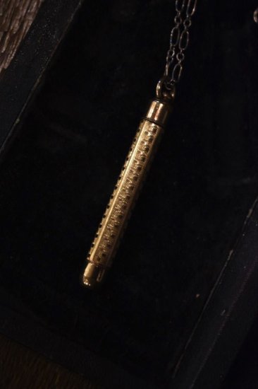British early 20th pencil necklace