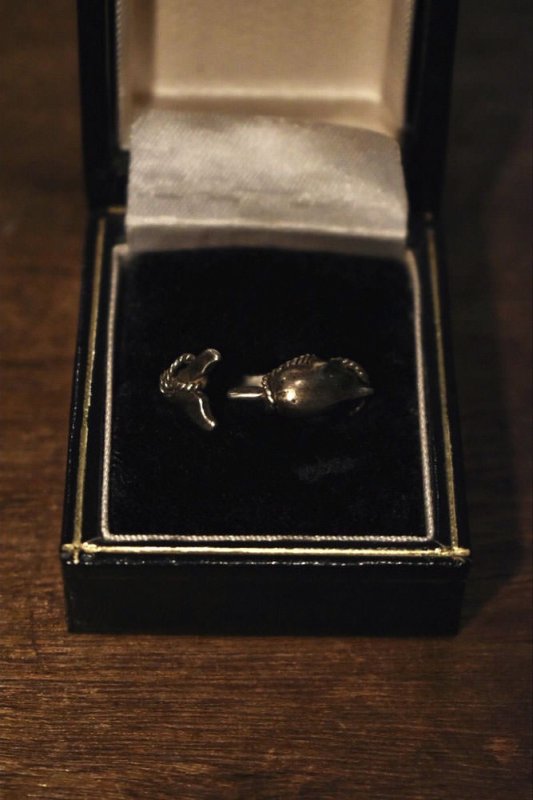 us 1970s dolphin motif ring