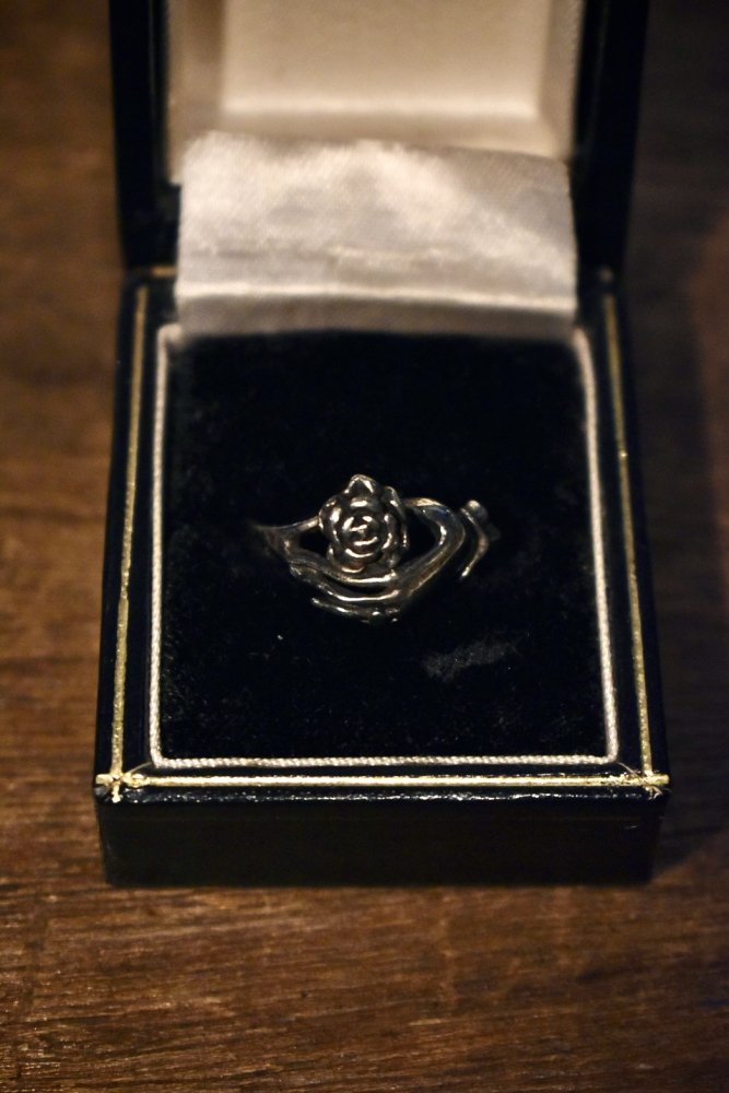 vintage silver hand & rose motif ring