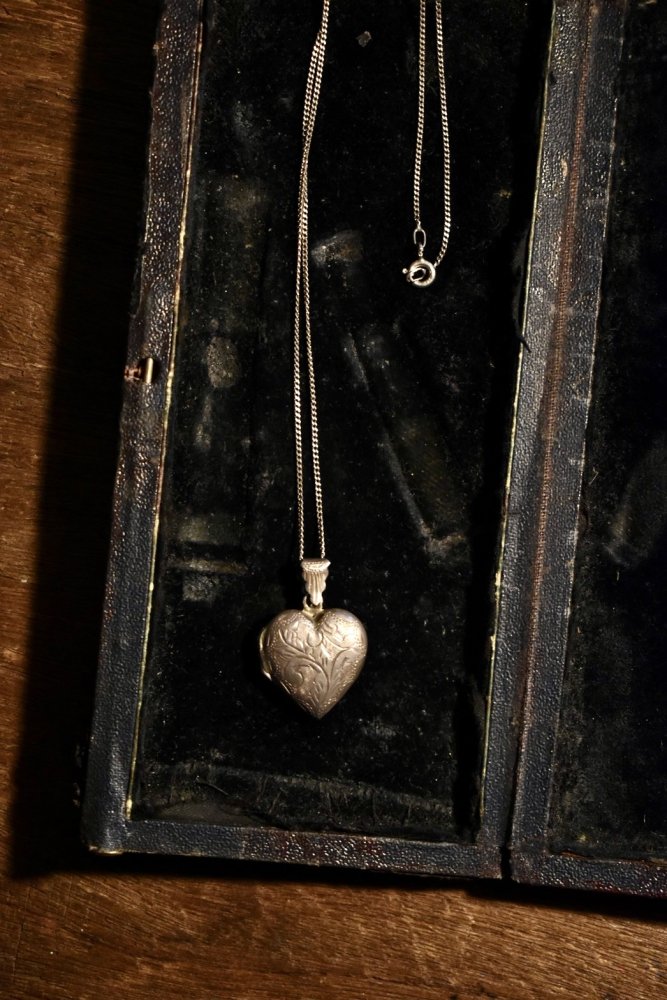 1960's~ silver heart locket necklace